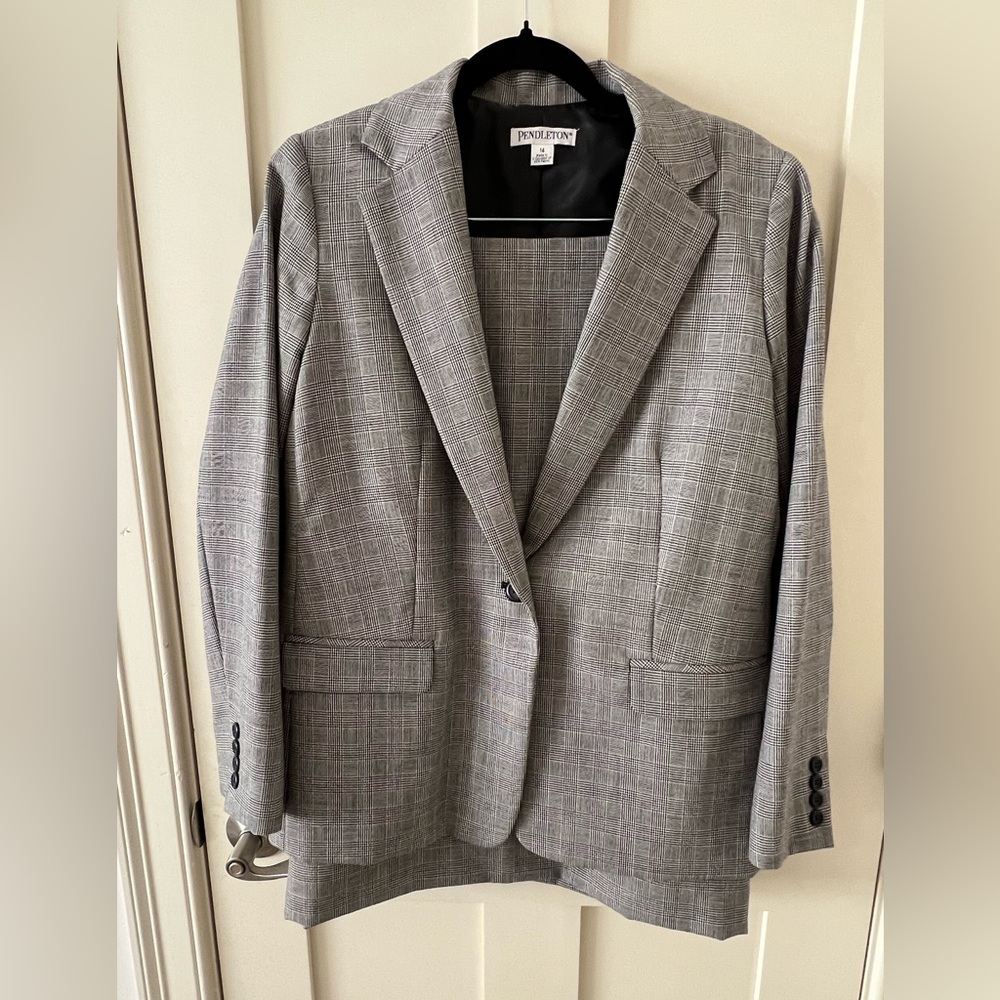 Pendleton Women's Checkered skirt suit